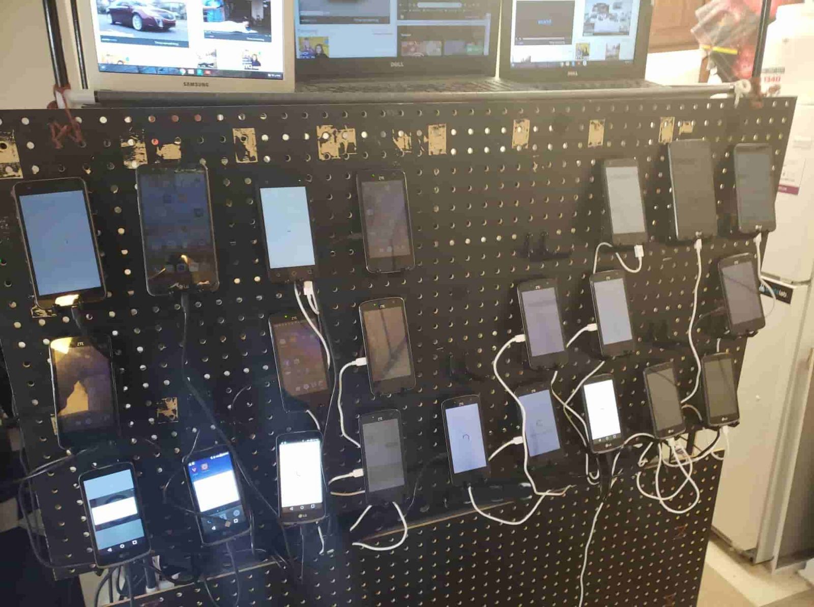 Phone Farm Là Gì? Tất Cả Mọi Thứ Bạn Cần Biết Năm 2023